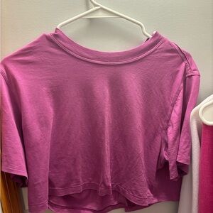 Cropped lululemon t-shirt